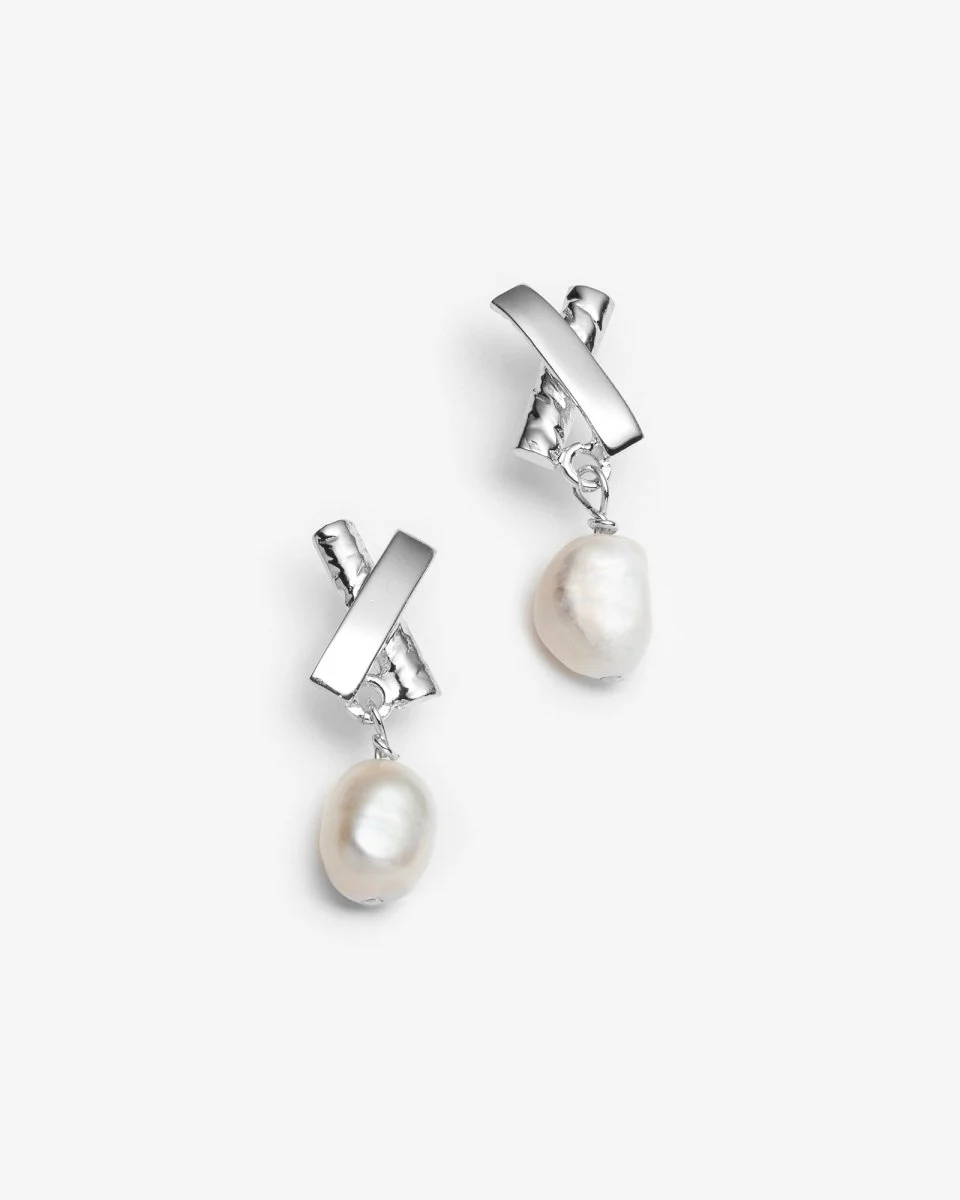 Lidia Jewelry Determinee X-Shaped Earrings (Pearl)