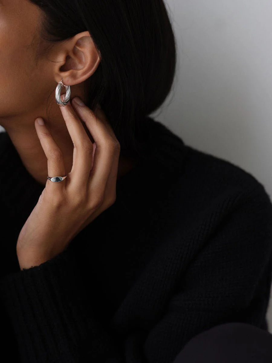Lisbeth Calas Hoops