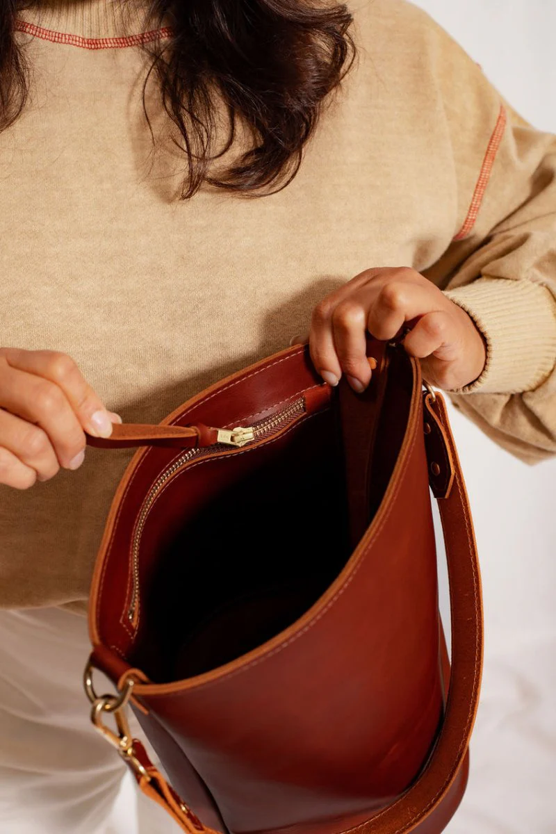 Market Canvas Frances Bucket Bag (Chestnut) - Image 2