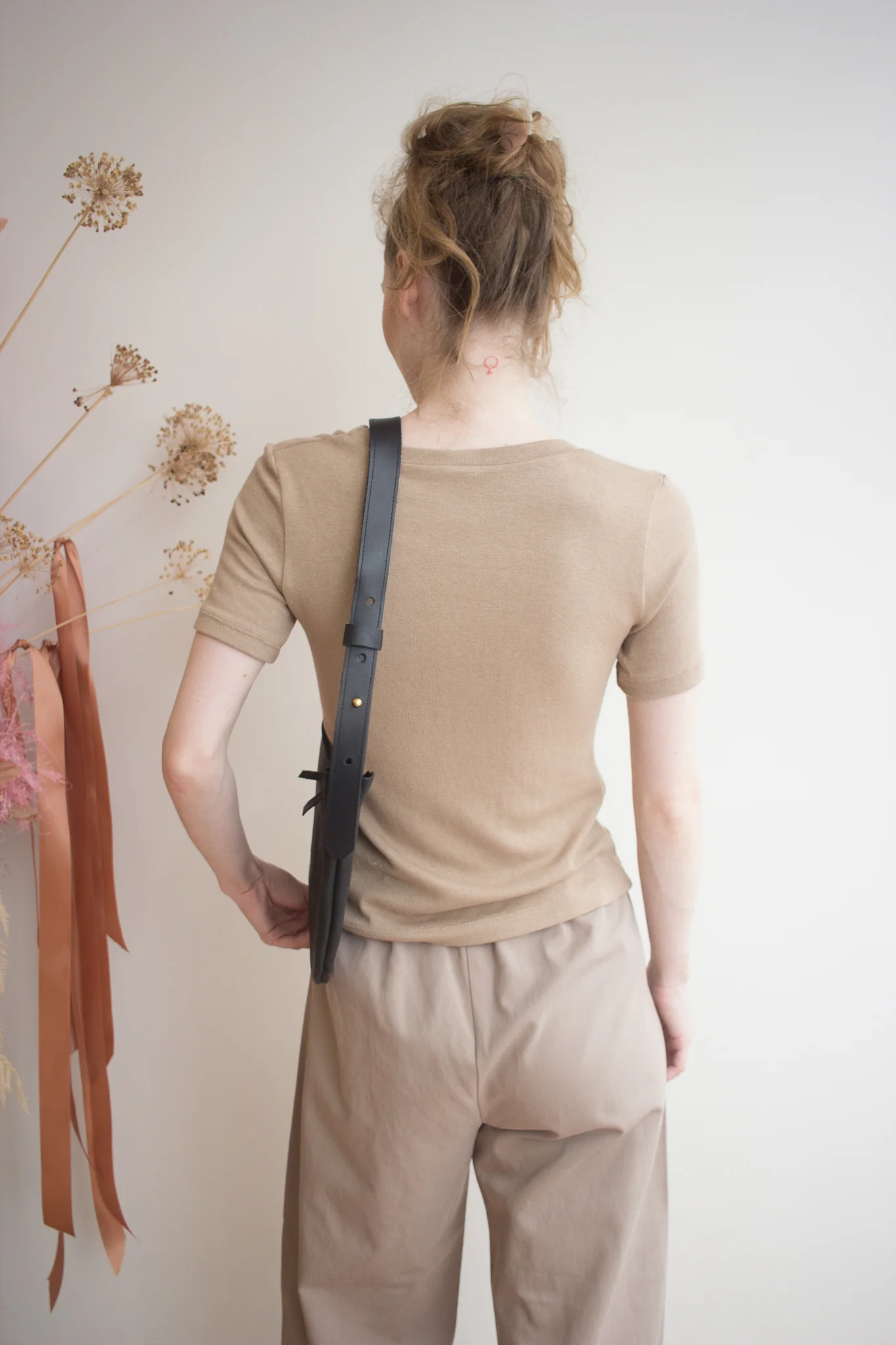 Market Canvas Kusama Shoulder Bag (Noir) - Image 5