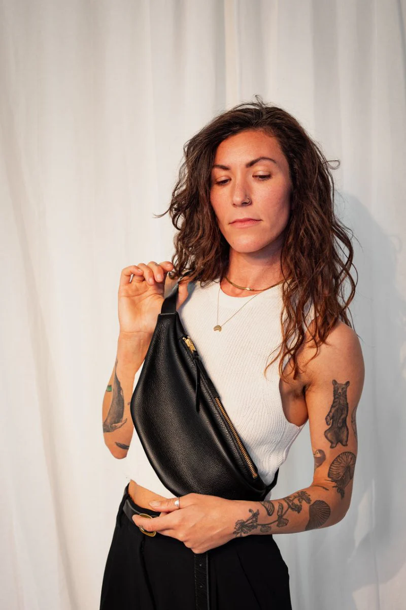 Market Canvas Laurel Sling Bag (Noir)