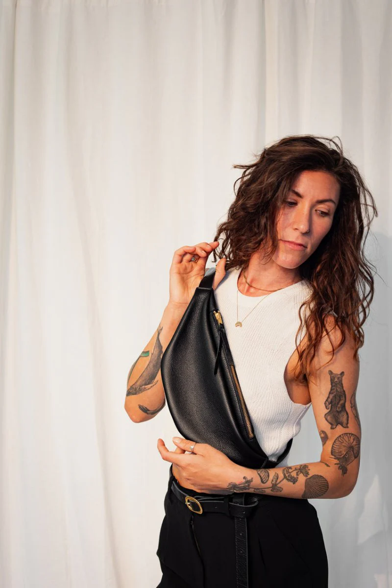 Market Canvas Laurel Sling Bag (Noir) - Image 3
