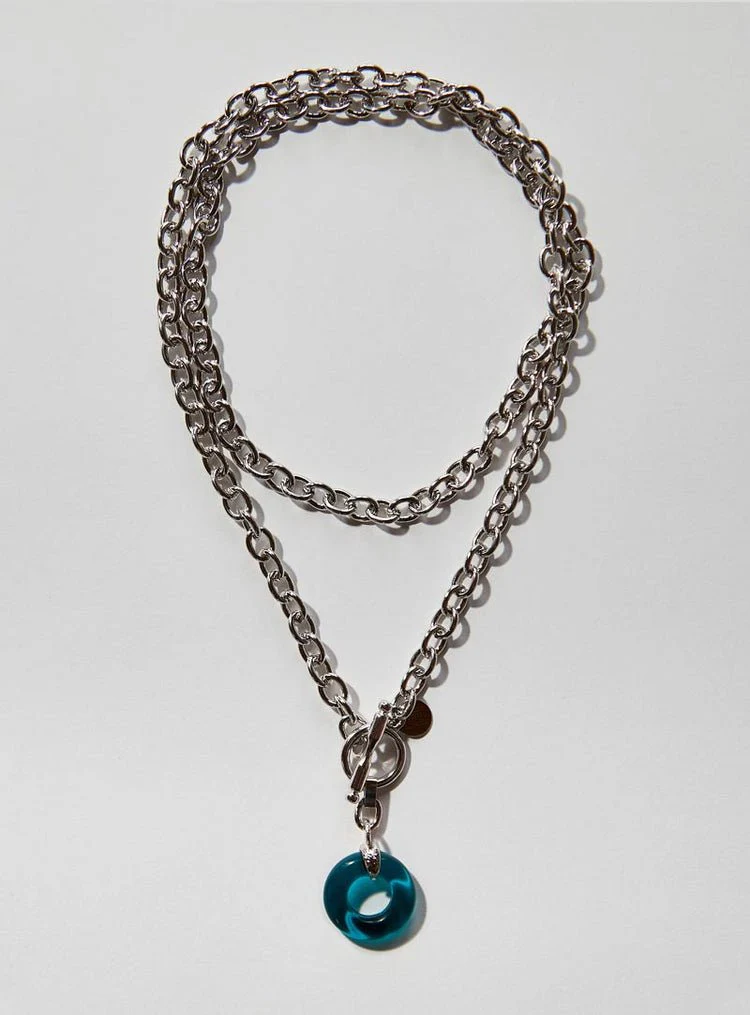 Par Ici Juicy Toggle Chain (In-Store) - Gold or Silver - Image 3