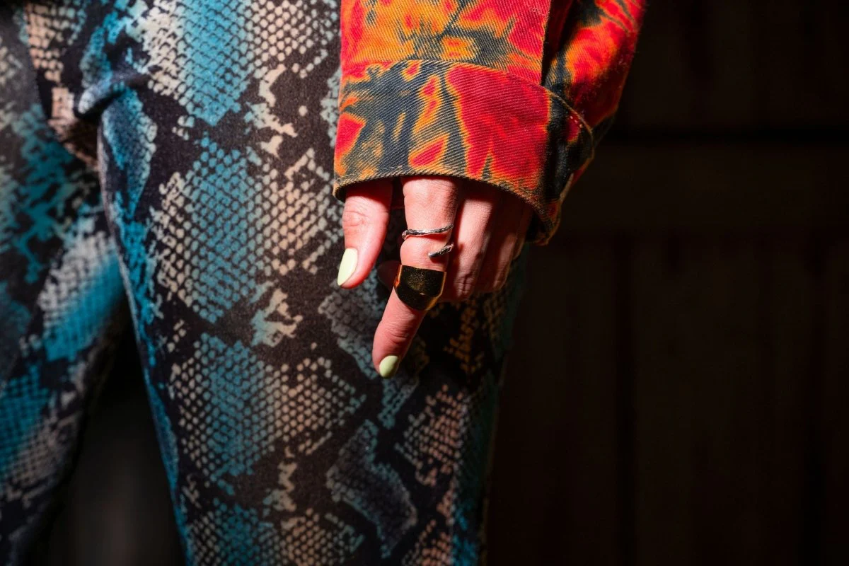 Par Ici Knuckle Ring - Gold or Silver (In-Store) - Image 14