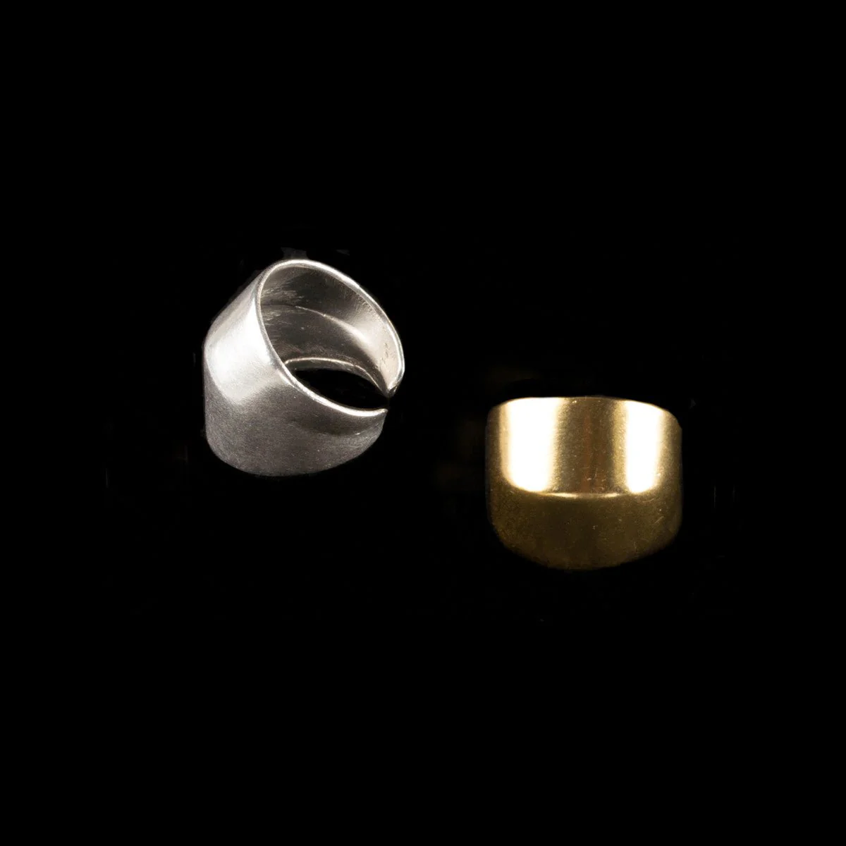 Par Ici Knuckle Ring - Gold or Silver (In-Store) - Image 3