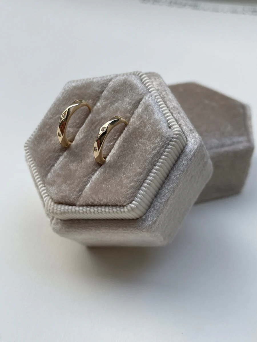 Second Aura Geometric Demi Huggie Hoops - Image 2
