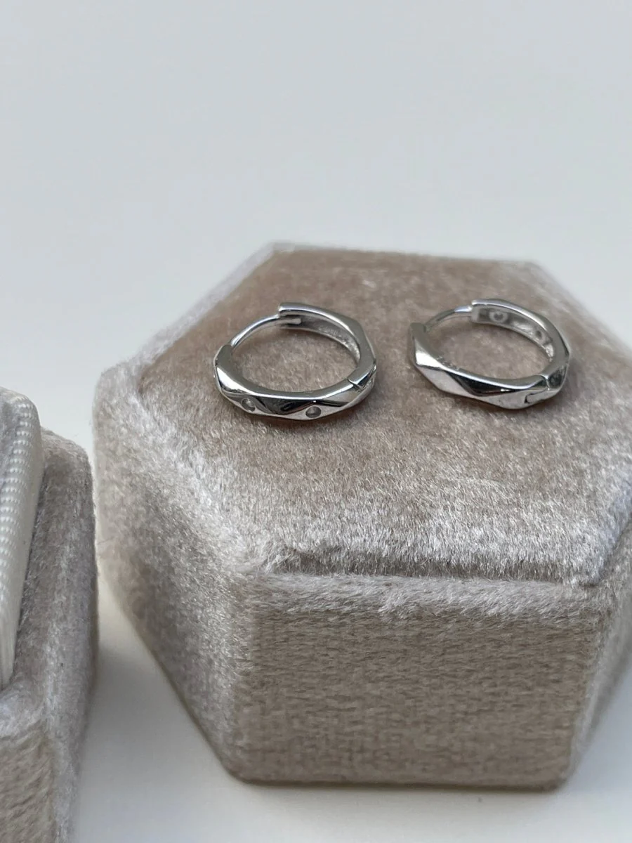 Second Aura Geometric Demi Huggie Hoops - Image 3