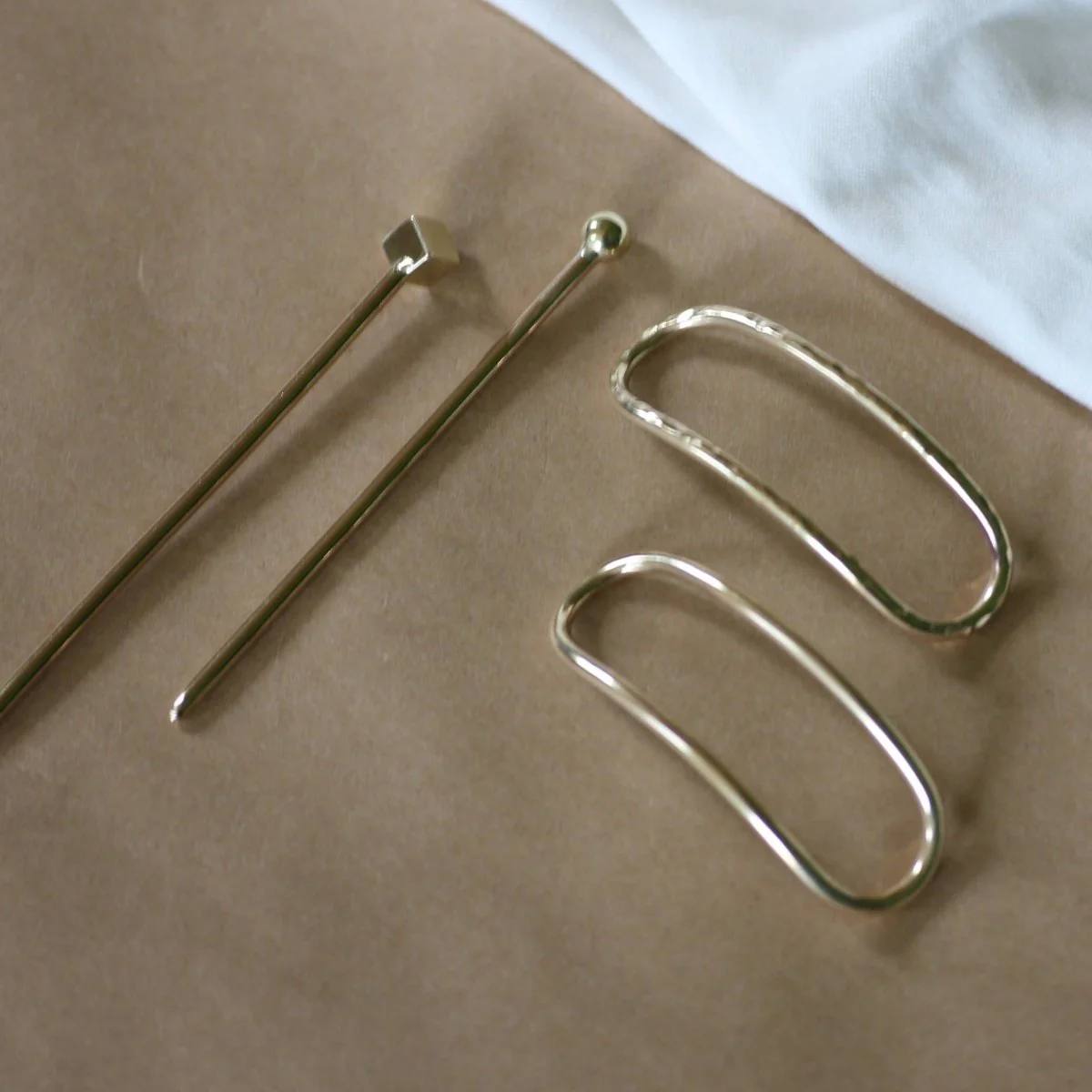 Vanderzee Slim Hairpin - Sphere Bauble (Smooth Brass)
